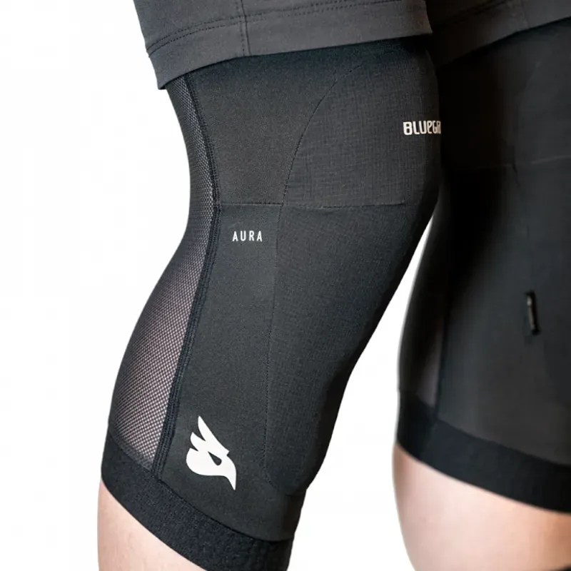 Aura Knee Pads Black-1