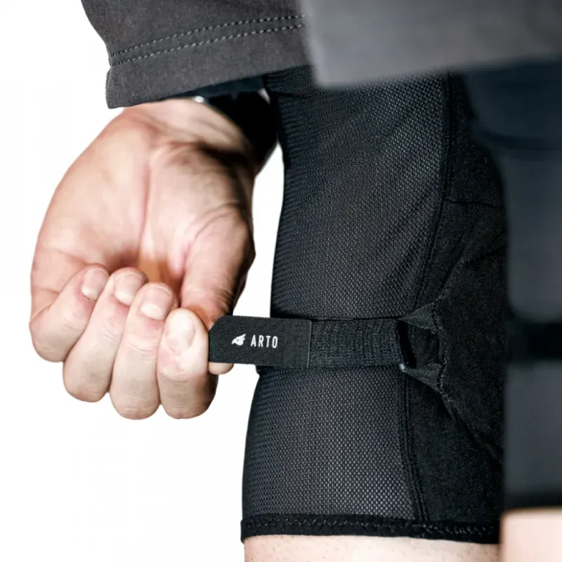 Arto Knee Pads Black-3