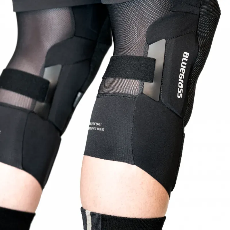 Bluegrass Aura Core Knee Pads Black-2