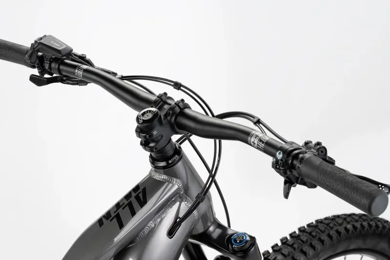 Haibike Allmtn 4 eMountain Bike in Silver/Red/Black -6