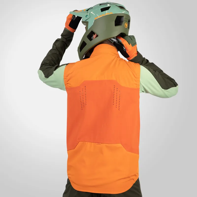 Endura MT500 Spray Harvest Orange Gilet-2