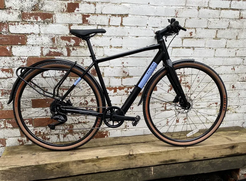 Raleigh Trace 700c Midnight Black